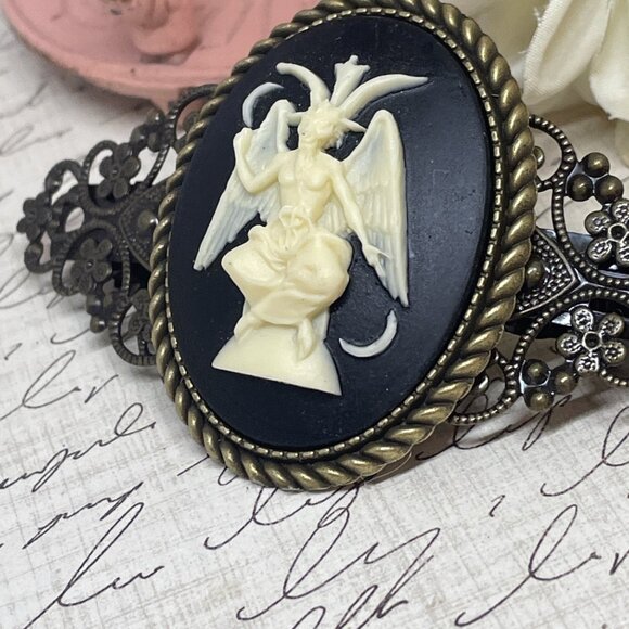 Gothic Witch Wicca Baphomet Cameo Pin Hair Clip Jewelry Comb pagan Gift Wedding - Picture 6 of 10
